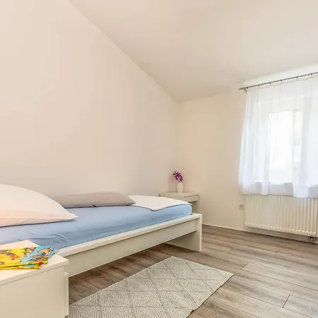 Paramount * Dugi Rat