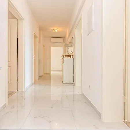 Paramount * Dugi Rat