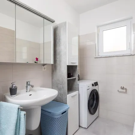 Paramount * Dugi Rat