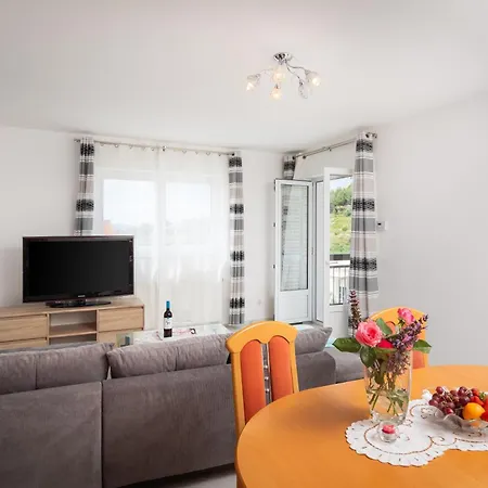 Paramount Apartment