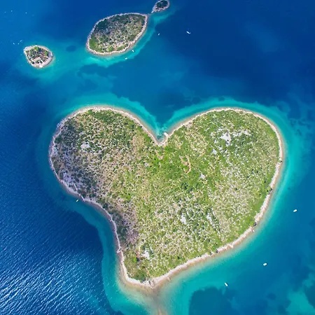 Paramount * Dugi Rat